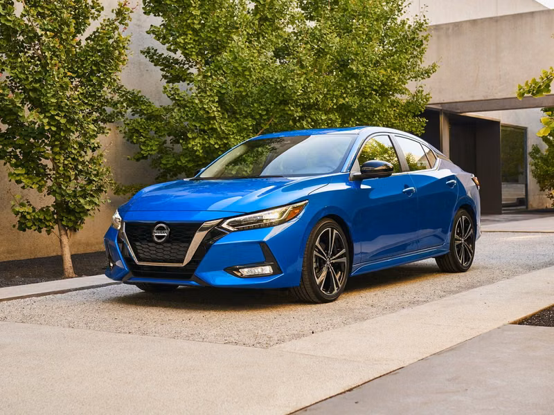 Nissan Sentra ثامناً (B18)، سيدان — منظر أمامي أيسر