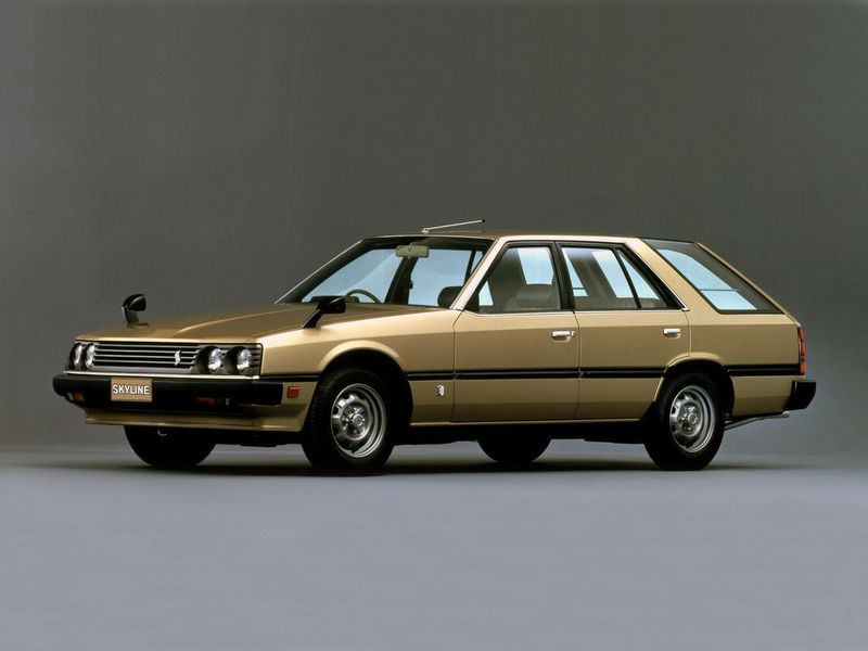 Nissan Skyline السادس (R30)، واجون 5 أبواب — منظر أمامي أيسر