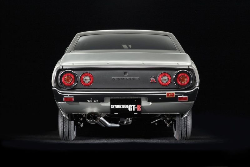 Nissan Skyline IV (C110)، كوبيه — منظر خلفي