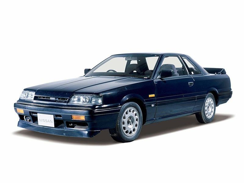 Nissan Skyline سابعاً (R31)، كوبيه — منظر أمامي أيمن