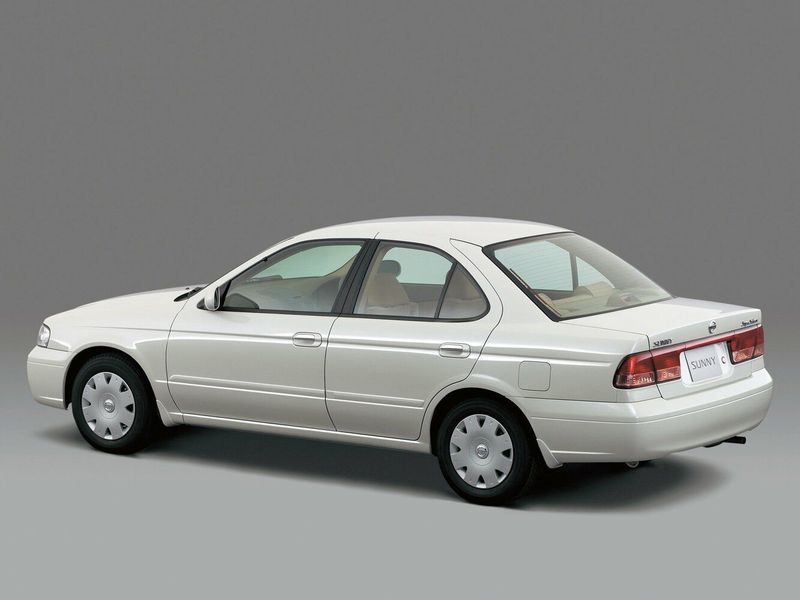 Nissan Sunny B15، سيدان — منظر خلفي أيمن