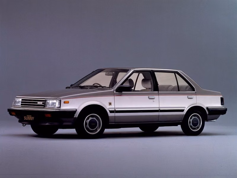 Nissan Sunny B11، سيدان — منظر أمامي أيسر