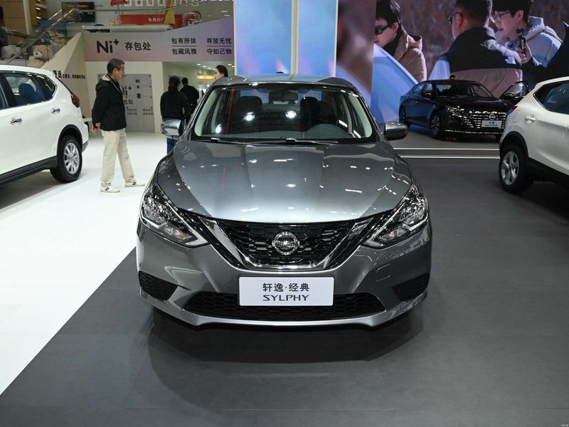 Nissan Sylphy III Рестайлинг, Седан — вид спереди