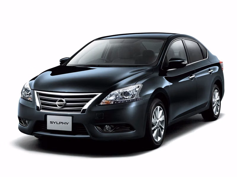 Nissan Sylphy III (B17)، سيدان — منظر أمامي بزاوية ثلاثة أرباع