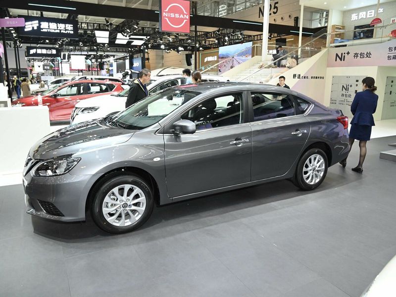 Nissan Sylphy III Рестайлинг, Седан — вид справа