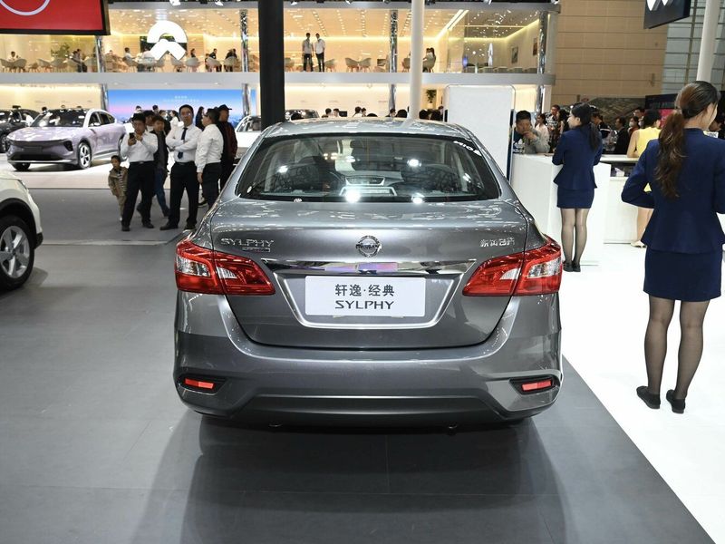 Nissan Sylphy III Рестайлинг, Седан — вид сзади