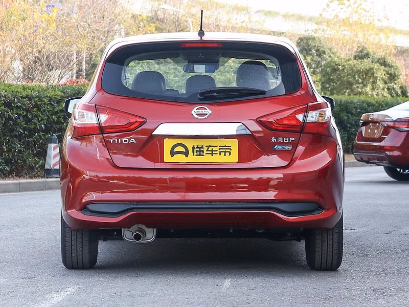 Nissan Tiida II (السوق الصينية)، هاتشباك 5 أبواب — منظر خلفي