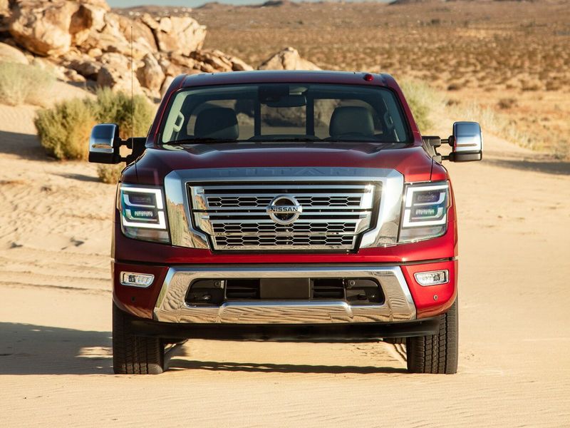 Nissan Titan II Рестайлинг, Пикап двойная кабина — вид спереди