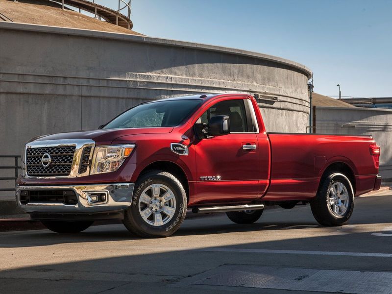 Nissan Titan II, Пикап одинарная кабина — вид спереди справа
