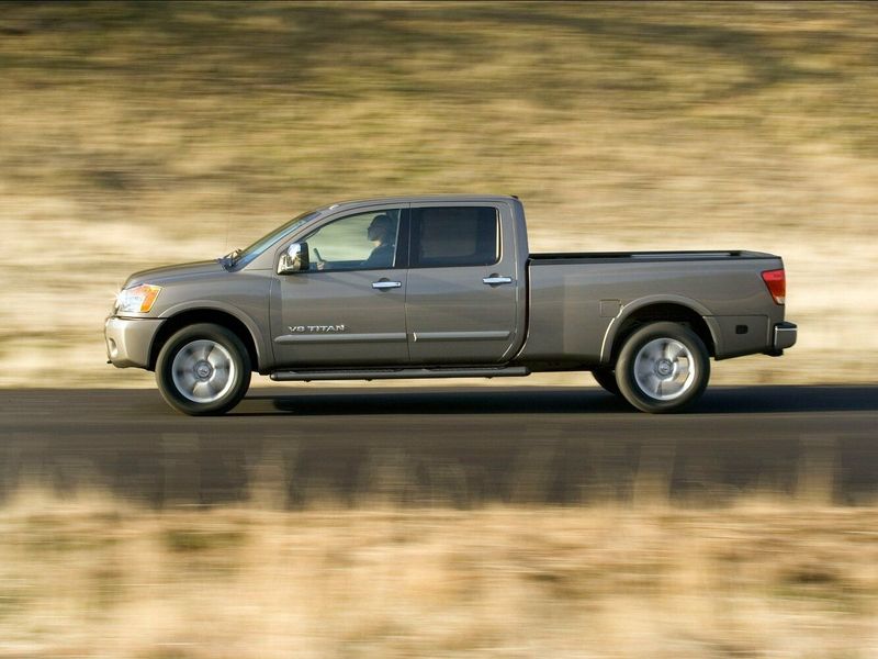 Nissan Titan I Рестайлинг, Пикап двойная кабина — вид справа