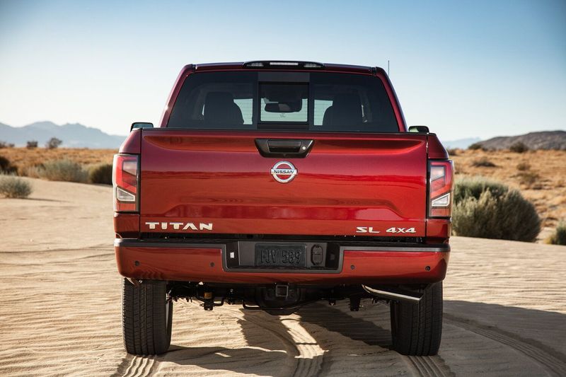 Nissan Titan II Рестайлинг, Пикап двойная кабина — вид сзади