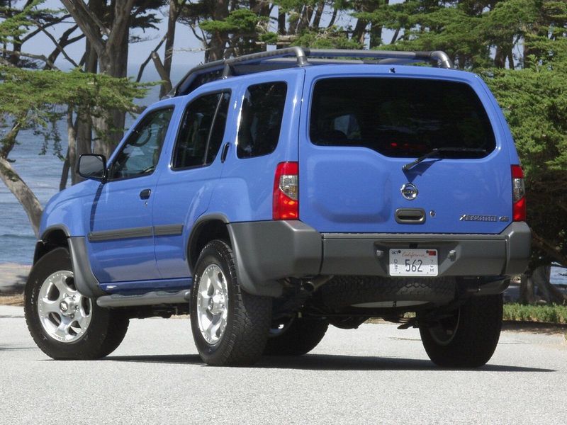 Nissan Xterra أنا فيس ليفت، دفع رباعي 5 أبواب — منظر خلفي أيسر