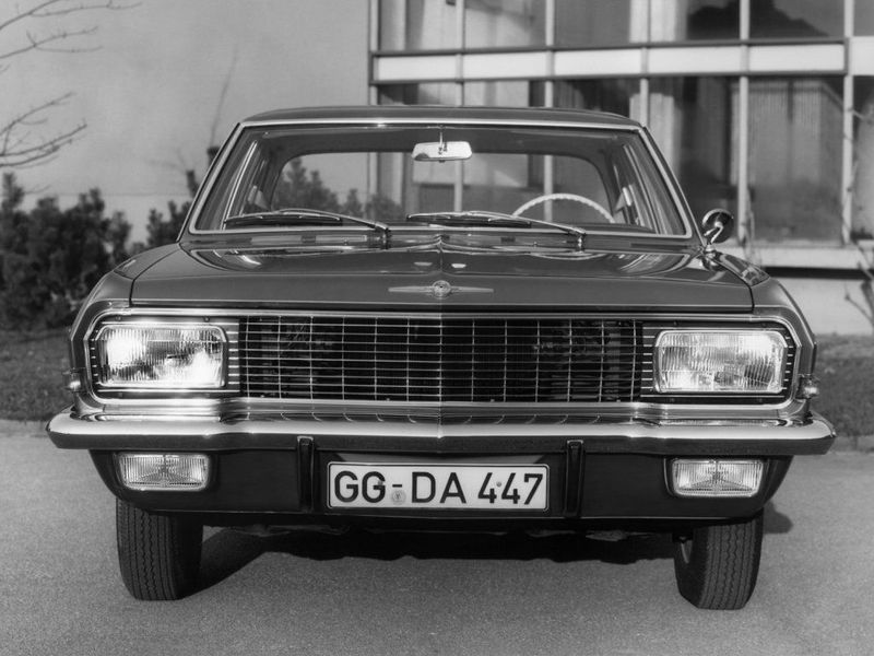 Opel Admiral A، سيدان — منظر أمامي