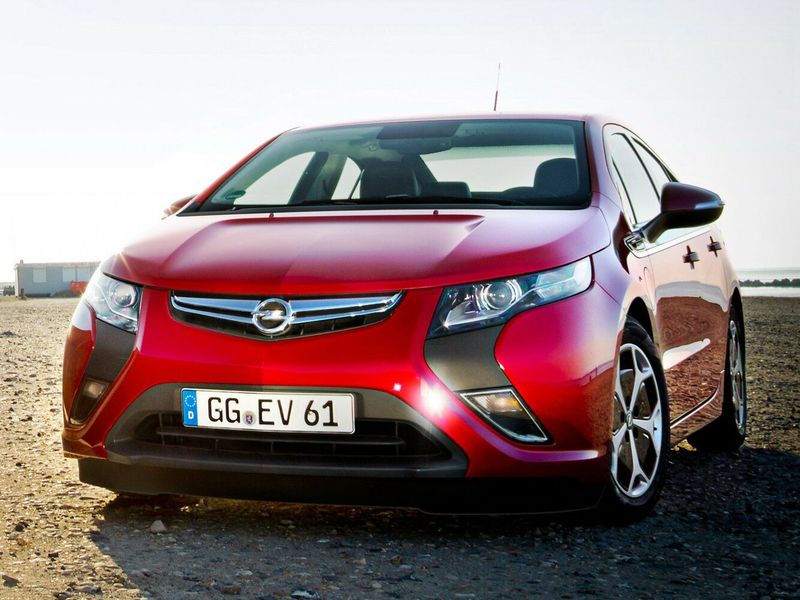 Opel Ampera I، هاتشباك 5 أبواب — منظر أمامي أيمن