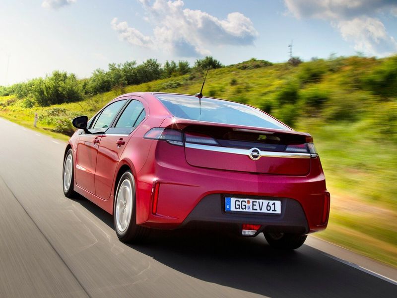 Opel Ampera I، هاتشباك 5 أبواب — منظر خلفي أيمن