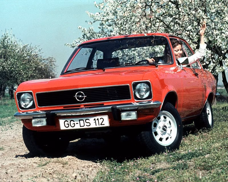 Opel Ascona A، كوبيه — منظر أمامي أيسر
