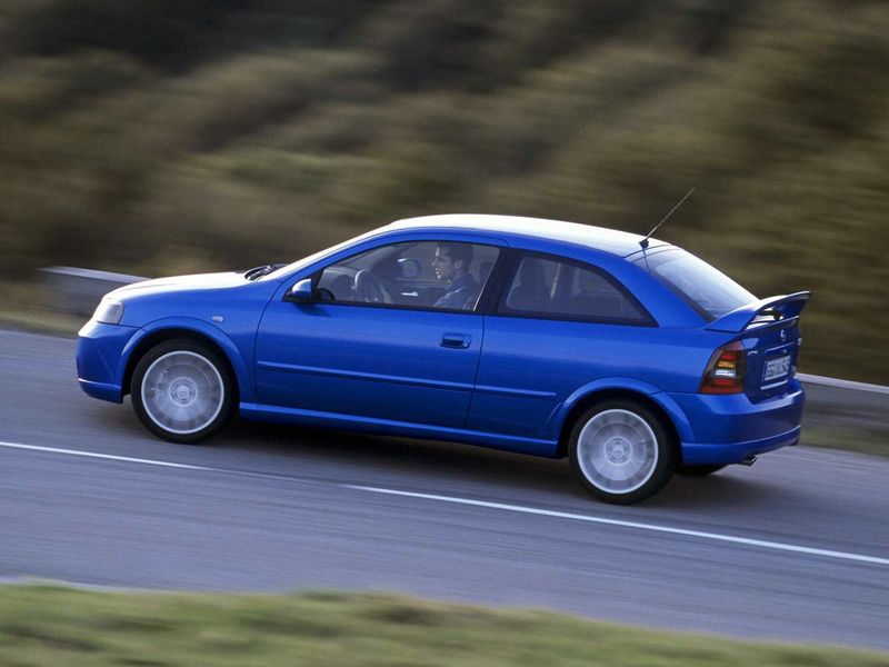 Opel Astra OPC G تجميل الوجه، هاتشباك 3 أبواب — منظر خلفي أيمن
