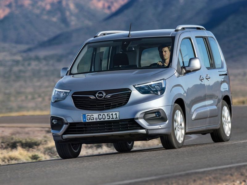 Opel Combo E، فان مدمج — منظر أمامي أيمن