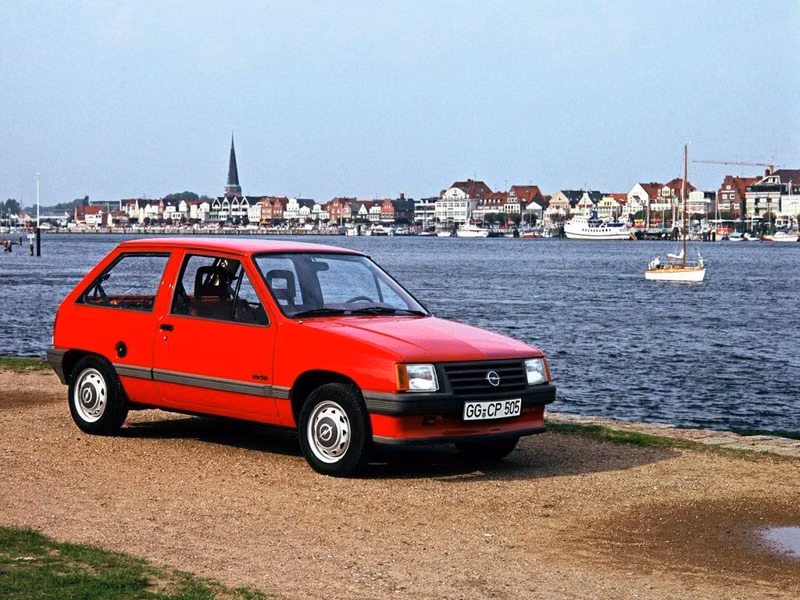 Opel Corsa A, Хэтчбек 3 дв. — вид спереди справа