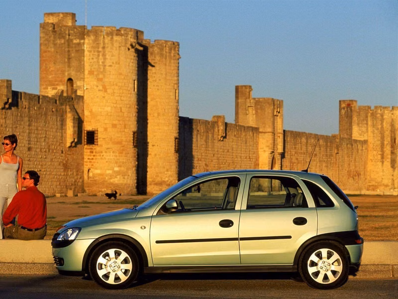 Opel Corsa C, Хэтчбек 5 дв. — вид слева
