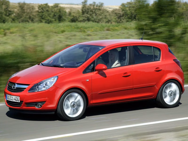 Opel Corsa D, Хэтчбек 5 дв. — вид спереди справа