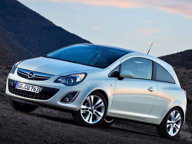Opel Corsa D Рестайлинг II, Хэтчбек 3 дв. — вид спереди справа