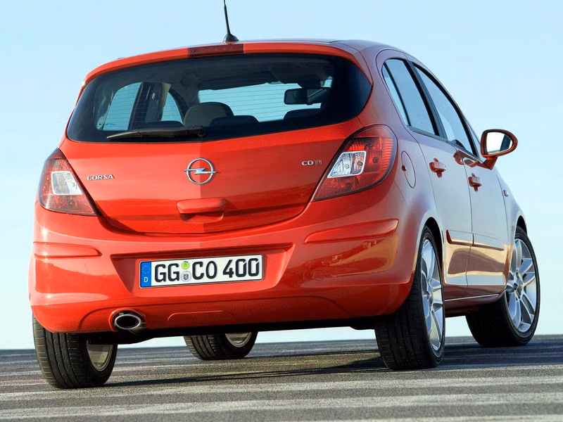 Opel Corsa D, Хэтчбек 5 дв. — вид сзади справа