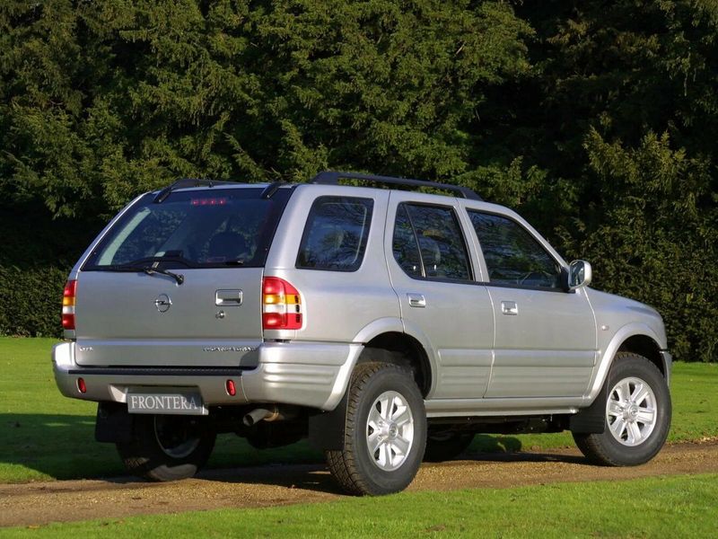 Opel Frontera B تجميل الوجه، دفع رباعي 5 أبواب — منظر خلفي أيمن