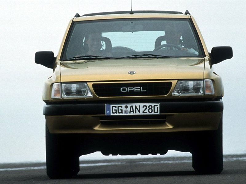 Opel Frontera A، دفع رباعي 3 أبواب — منظر أمامي