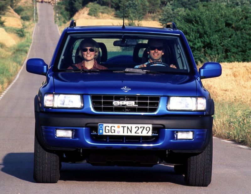 Opel Frontera B, Внедорожник 3 дв. — вид спереди