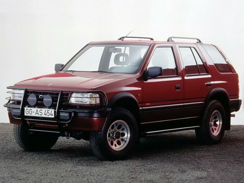Opel Frontera A, Внедорожник 5 дв. — вид спереди справа