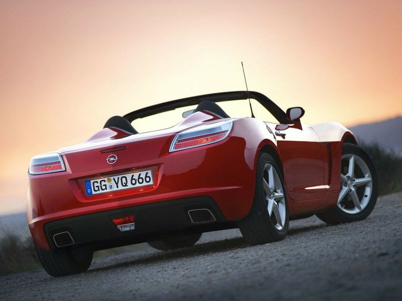 Opel GT II، رودستر — منظر خلفي أيمن