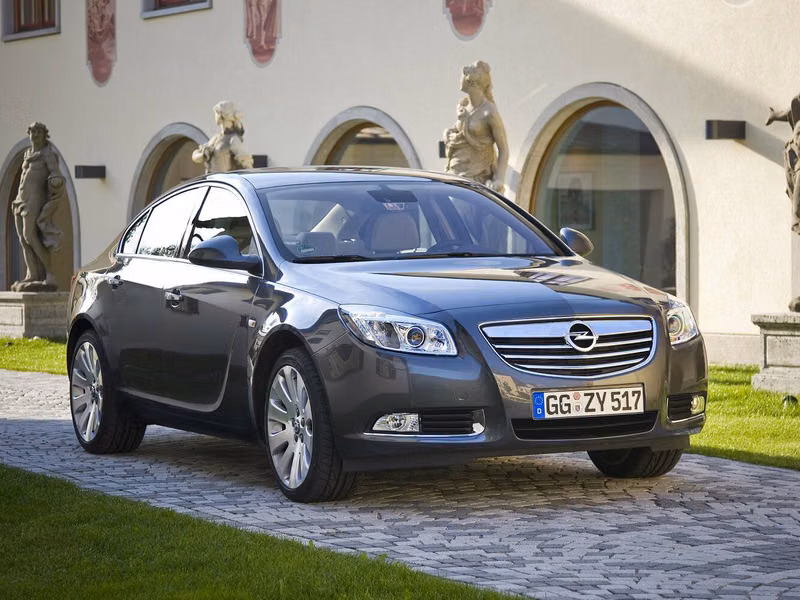Opel Insignia I، سيدان — منظر أمامي أيمن