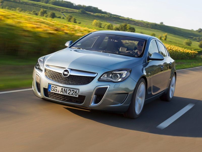 Opel Insignia OPC I تجميل الوجه، سيدان — منظر أمامي أيمن
