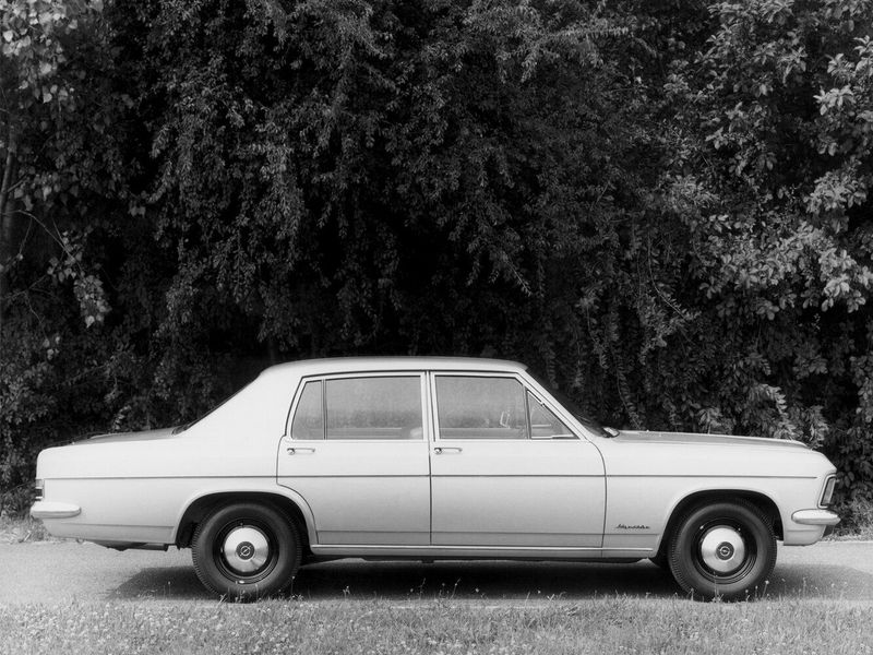 Opel Kapitan B، سيدان — منظر من الجانب الأيمن