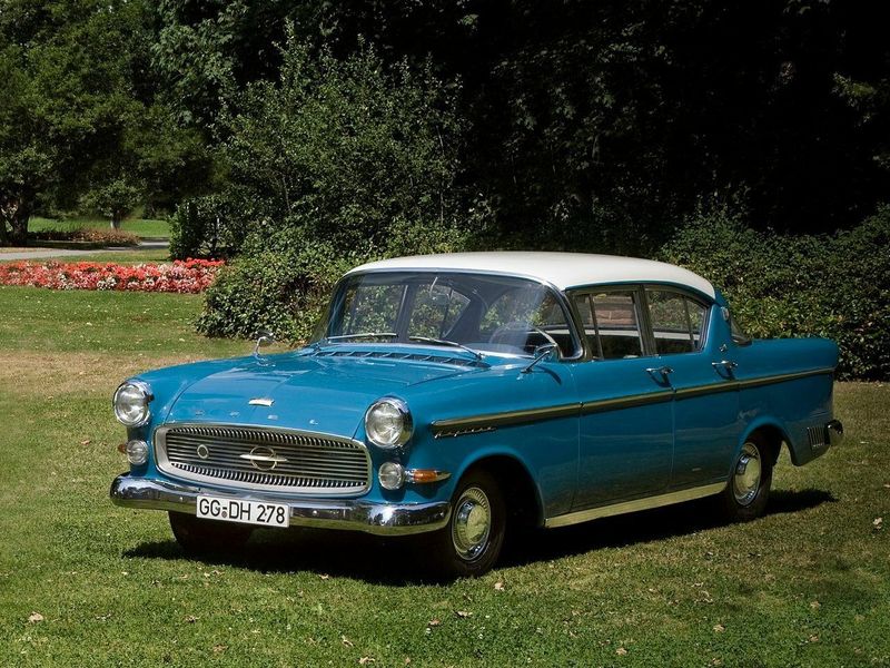 Opel Kapitan P1، سيدان — منظر أمامي أيسر