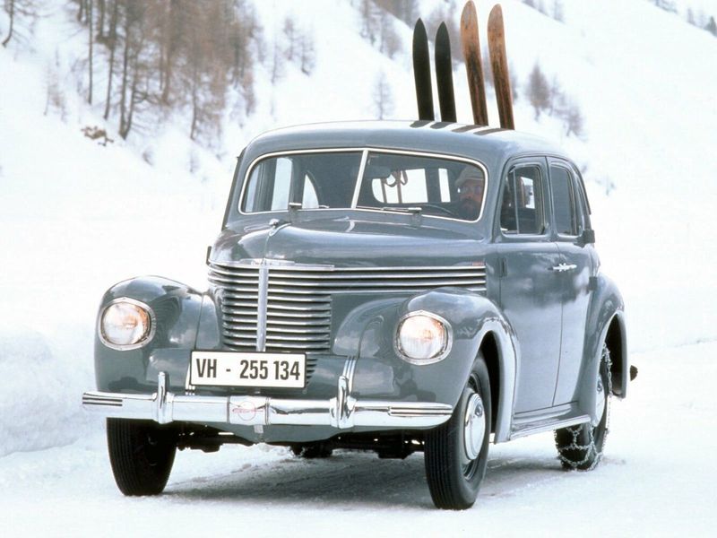 Opel Kapitan I، سيدان — منظر أمامي أيمن