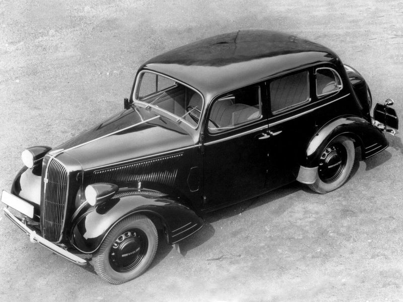 Opel Super Six، سيدان — منظر أمامي أيسر
