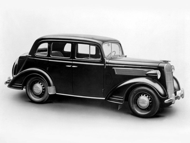 Opel Super Six، سيدان — منظر أمامي أيمن