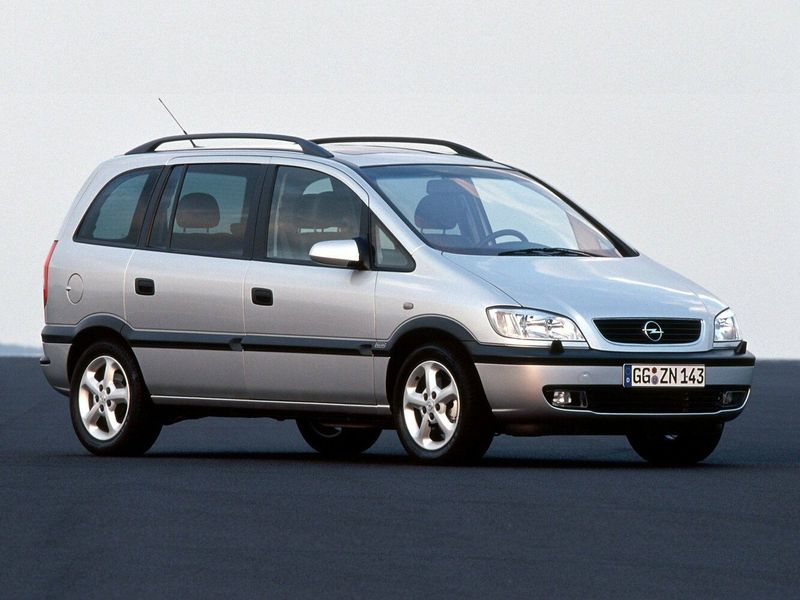 Opel Zafira A، فان مدمج — منظر أمامي أيمن