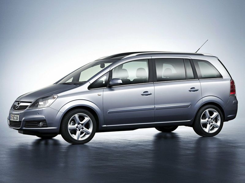 Opel Zafira B، فان مدمج — منظر أمامي أيسر
