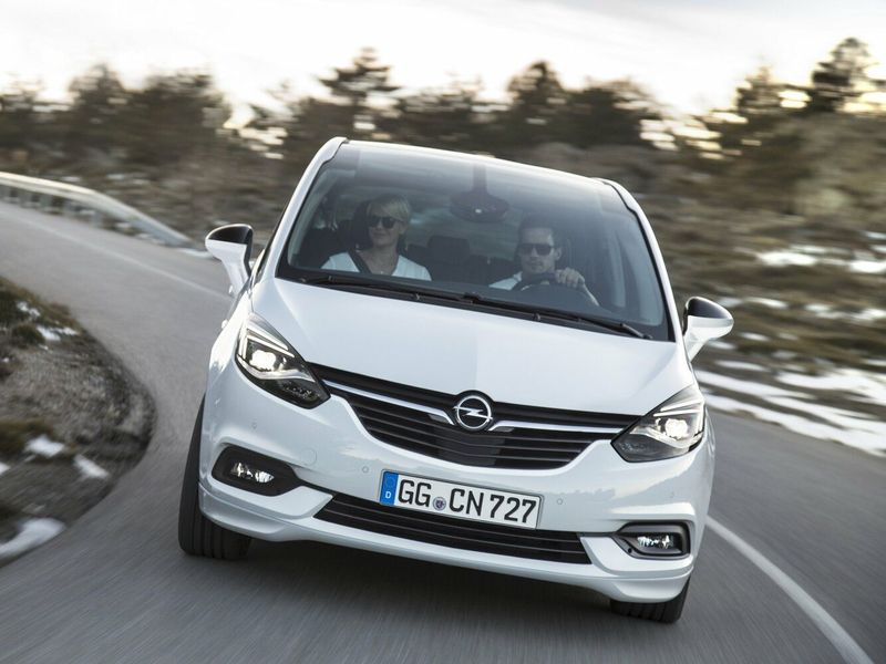 Opel Zafira C تجميل الوجه، ميني فان — منظر أمامي