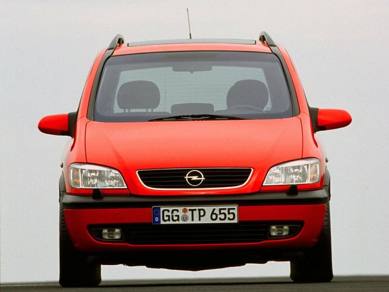 Opel Zafira A، فان مدمج — منظر أمامي