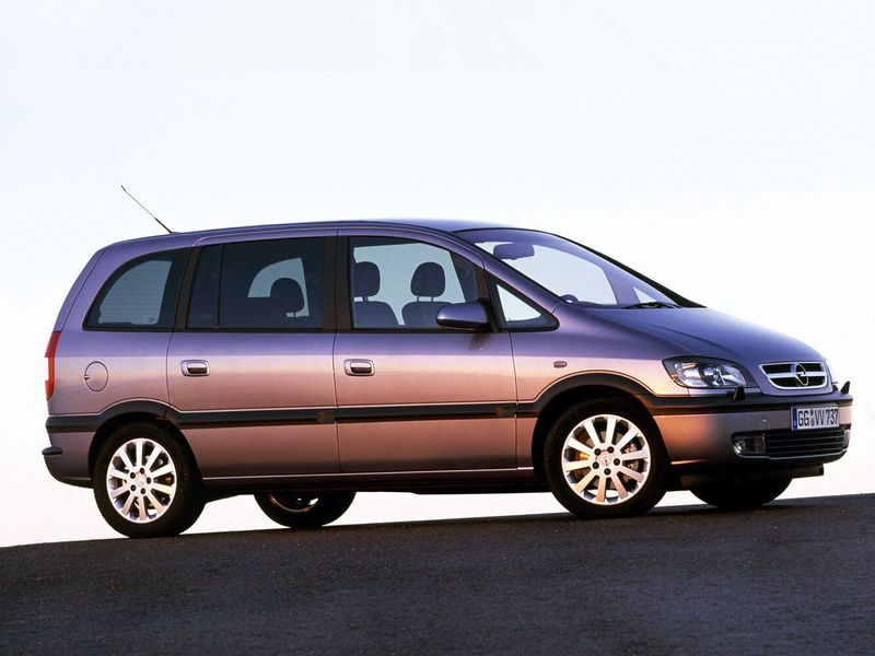 Opel Zafira A تجميل الوجه، فان مدمج — منظر أمامي أيمن