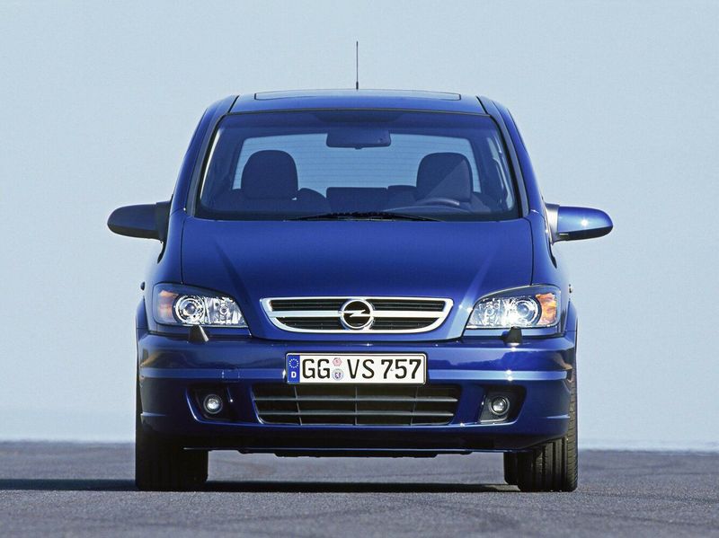Opel Zafira A تجميل الوجه، فان مدمج — منظر أمامي