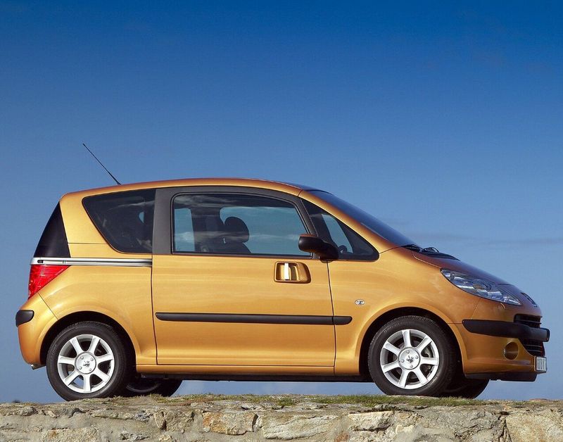 Peugeot 1007, Хэтчбек 3 дв. — вид справа