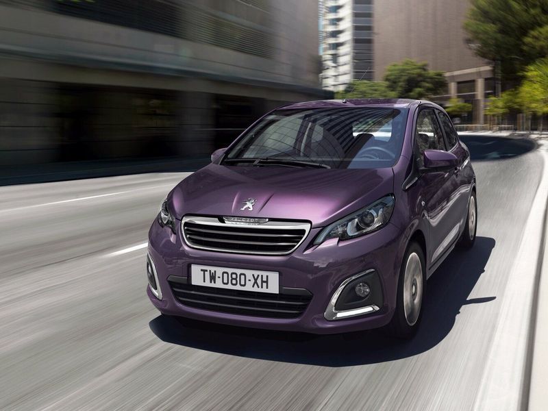 Peugeot 108, Хэтчбек 5 дв. — вид спереди справа