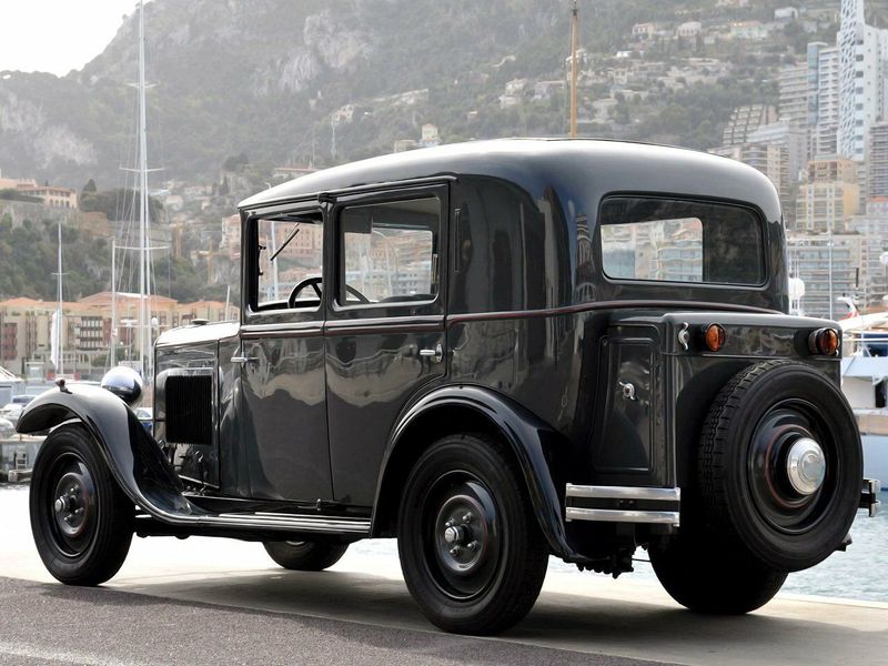Peugeot 201, Седан — вид сзади слева