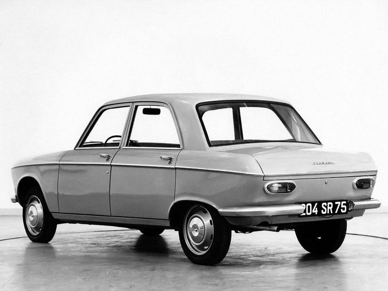 Peugeot 204, Седан — вид сзади слева