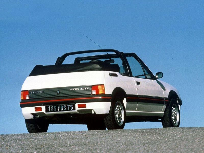 Peugeot 205، قابلة للتحويل — منظر خلفي أيمن